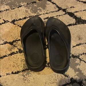 OOFOS Black Comfort Sandals